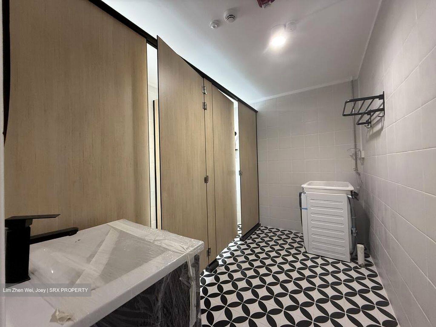 Admiralty Road East (D27), Detached #631490861